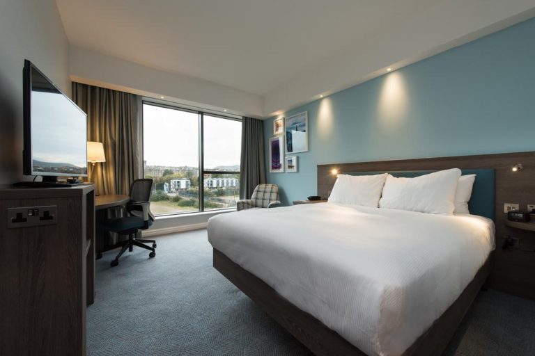 Hampton by Hilton Edinburgh West End room 768x512