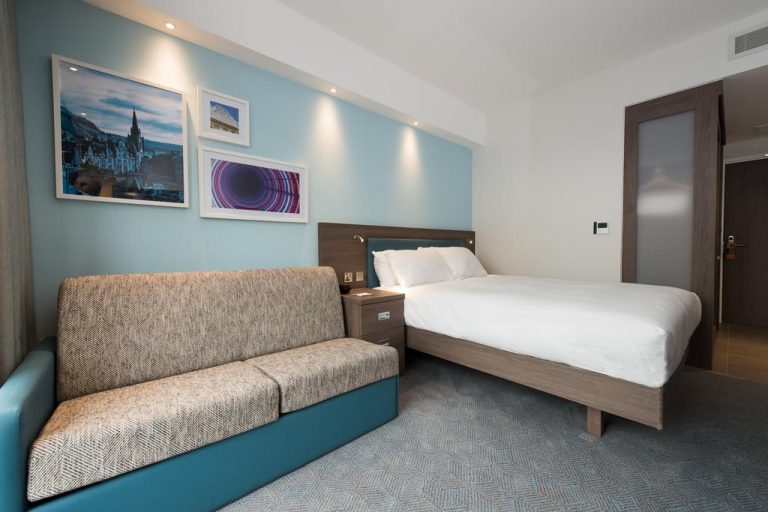 Hampton by Hilton Edinburgh West End room2 768x512