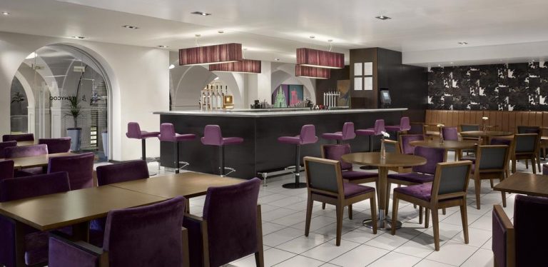 Radisson Blu Hotel Edinburgh City Centre bar 768x374