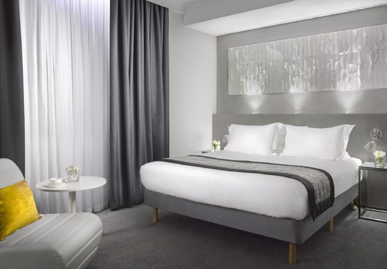 Radisson Blu Hotel Edinburgh City Centre room 768x533