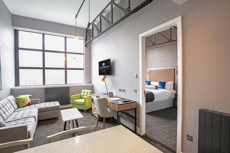 Sandman Signature Aberdeen Hotel suite 768x512