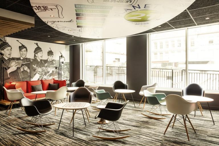 ibis Edinburgh Centre Royal Mile – Hunter Square lobby 768x512